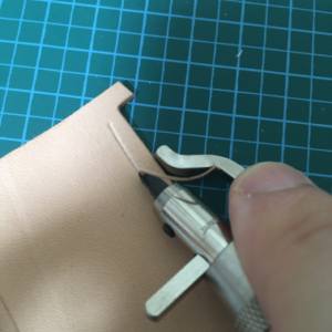 ステッチンググルーバー